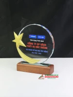 Kỷ niệm chương pha lê đế gỗ PLG026 2