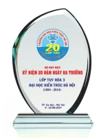 Kỷ niệm chương pha lê họp lớp PL313-01 0