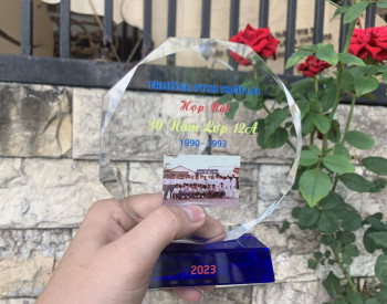 Top 10 kỷ niệm chương kỷ niệm ngày ra trường 