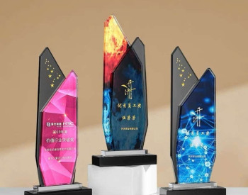 Cúp pha lê in màu giá rẻ 