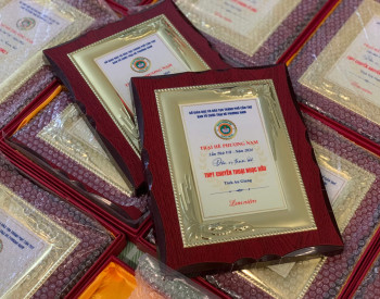  Top 10 Mẫu Kỷ Niệm Chương Vinh Danh Gỗ Đồng Cao Cấp Nhất Tại Cần Thơ