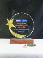 Kỷ niệm chương pha lê đế gỗ PLG026