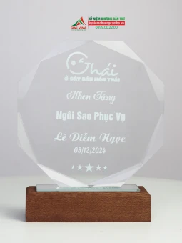 Kỷ niệm chương Pha lê đế gỗ cao cấp PLG002