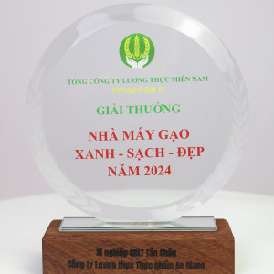 Kỷ niệm chương Pha lê đế gỗ cao cấp PLG005