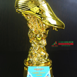 Cúp thể thao kim loại chiếc giày vàng KL210