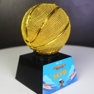 Cúp lưu niệm quả bóng vàng KL212