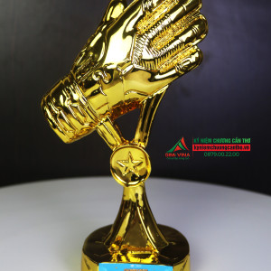 Cúp thể thao bàn tay mạ vàng - KL211