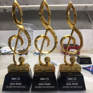 Cúp kim loại mạ vàng hình nốt nhạc - KL206