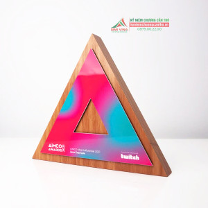 Kỷ niệm chương gỗ dạng tam giác - gỗ tự nhiên và alunium cao cấp GM23