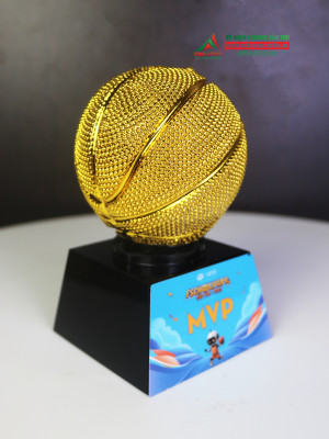 Cúp lưu niệm quả bóng vàng KL212