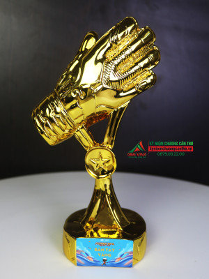 Cúp thể thao bàn tay mạ vàng - KL211