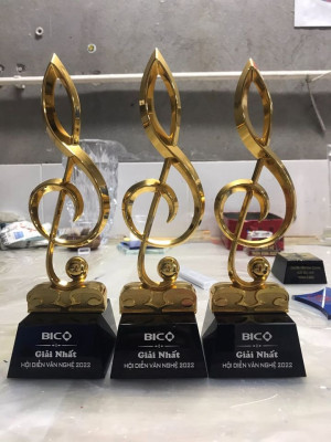 Cúp kim loại mạ vàng hình nốt nhạc - KL206