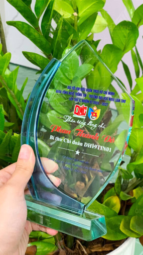 Mẫu kỷ niệm chương thủy tinh ĐH Nam Cần Thơ • Gimi 