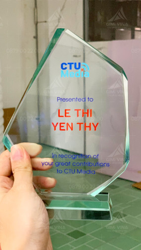 Mẫu kỷ niệm chương thuỷ tinh CTU • Gimi