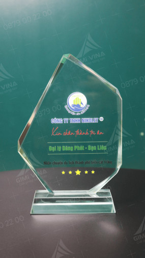 Kỷ niệm chương thủy tinh vinh danh cao cấp cho Công ty vinh danh khách hàng